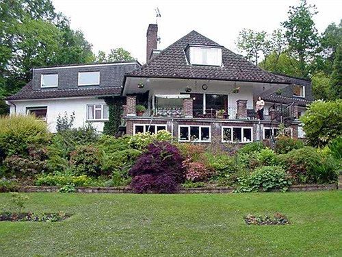 Linchens Bed And Breakfast Felbridge Εξωτερικό φωτογραφία
