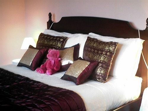 Linchens Bed And Breakfast Felbridge Εξωτερικό φωτογραφία
