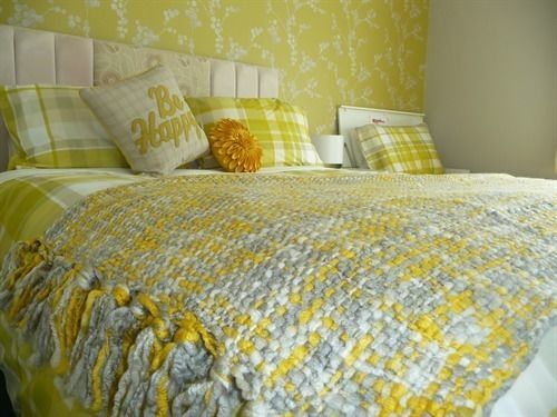 Linchens Bed And Breakfast Felbridge Εξωτερικό φωτογραφία